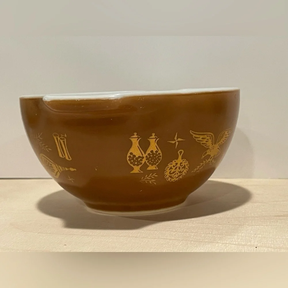 Pyrex Vintage Early American Brown and Gold Mixing Bowl